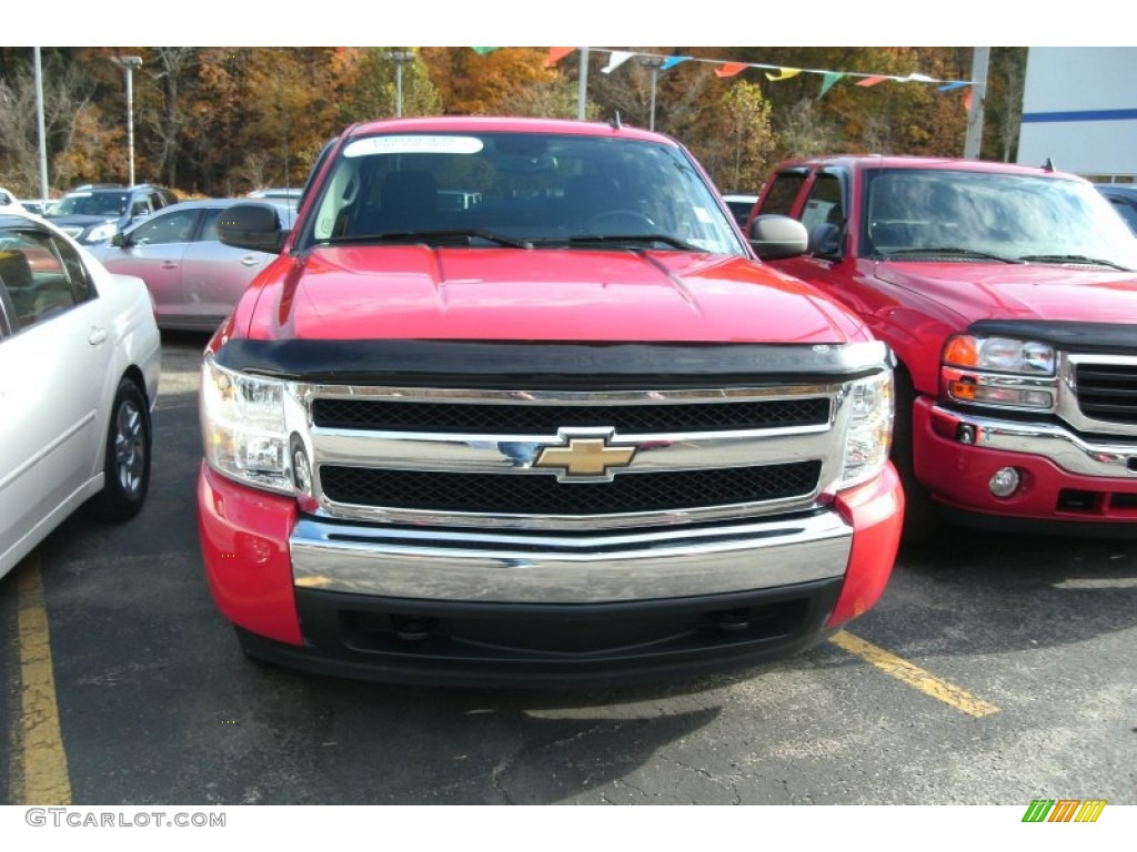 2008 Silverado 1500 LT Crew Cab 4x4 - Victory Red / Ebony photo #2