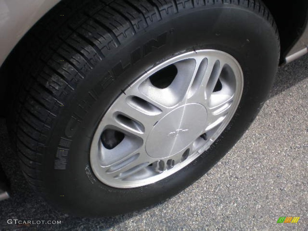 2000 Chevrolet Venture LS Wheel Photos