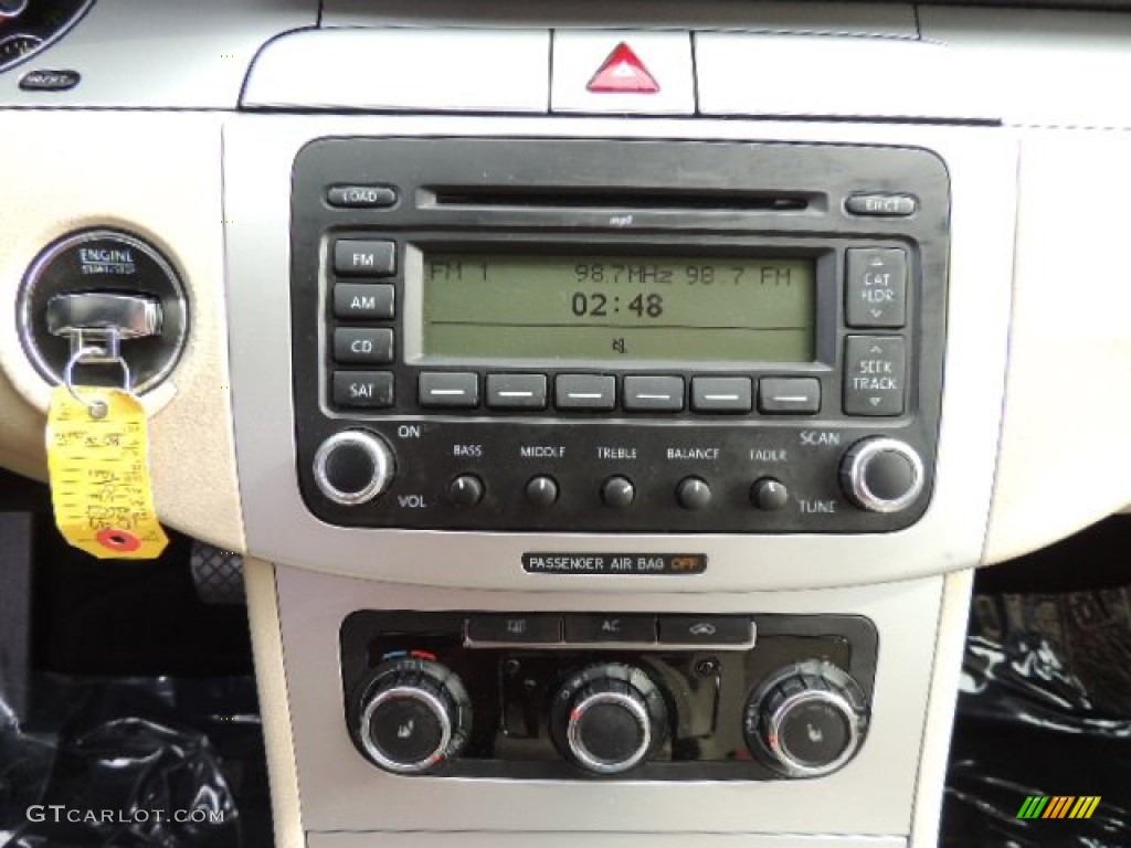 2009 Volkswagen CC Sport Audio System Photos