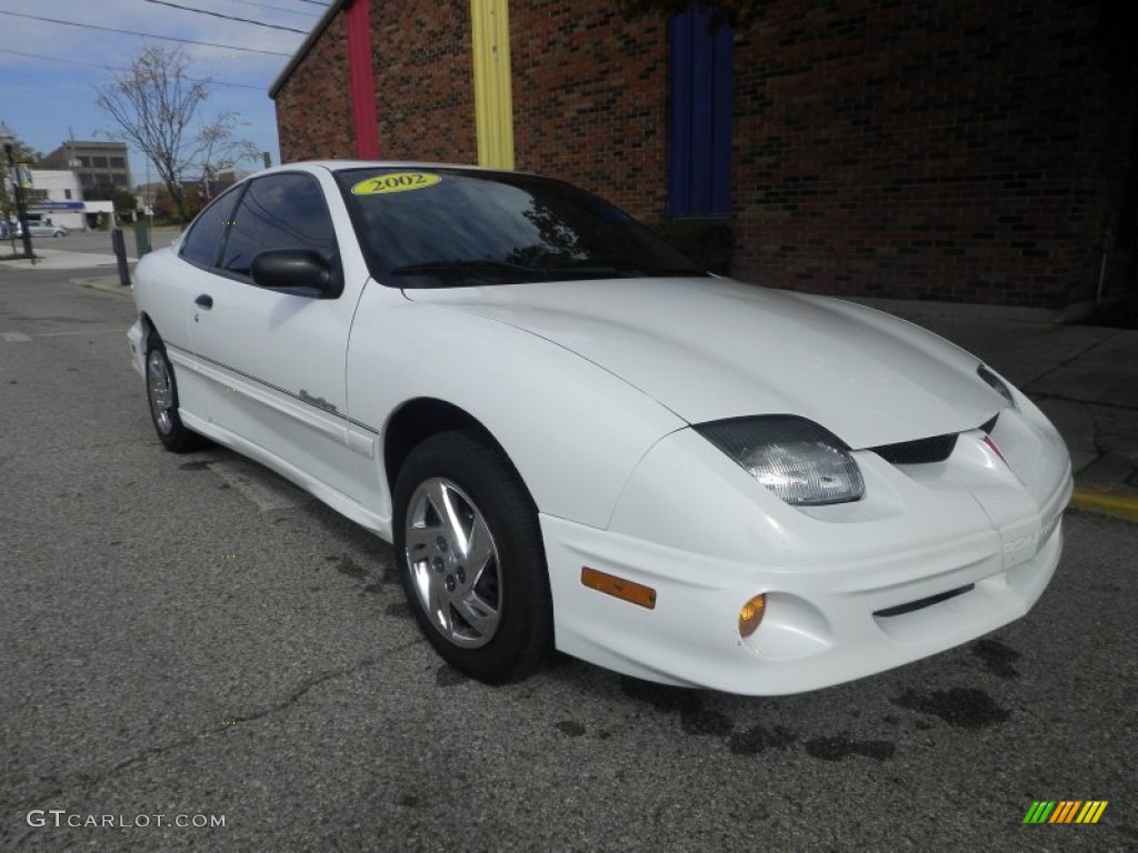 2002 Sunfire SE Coupe - Arctic White / Graphite photo #1
