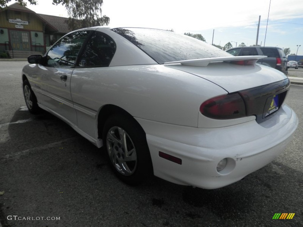2002 Sunfire SE Coupe - Arctic White / Graphite photo #3