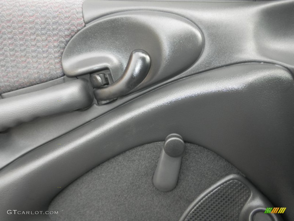 2002 Sunfire SE Coupe - Arctic White / Graphite photo #9