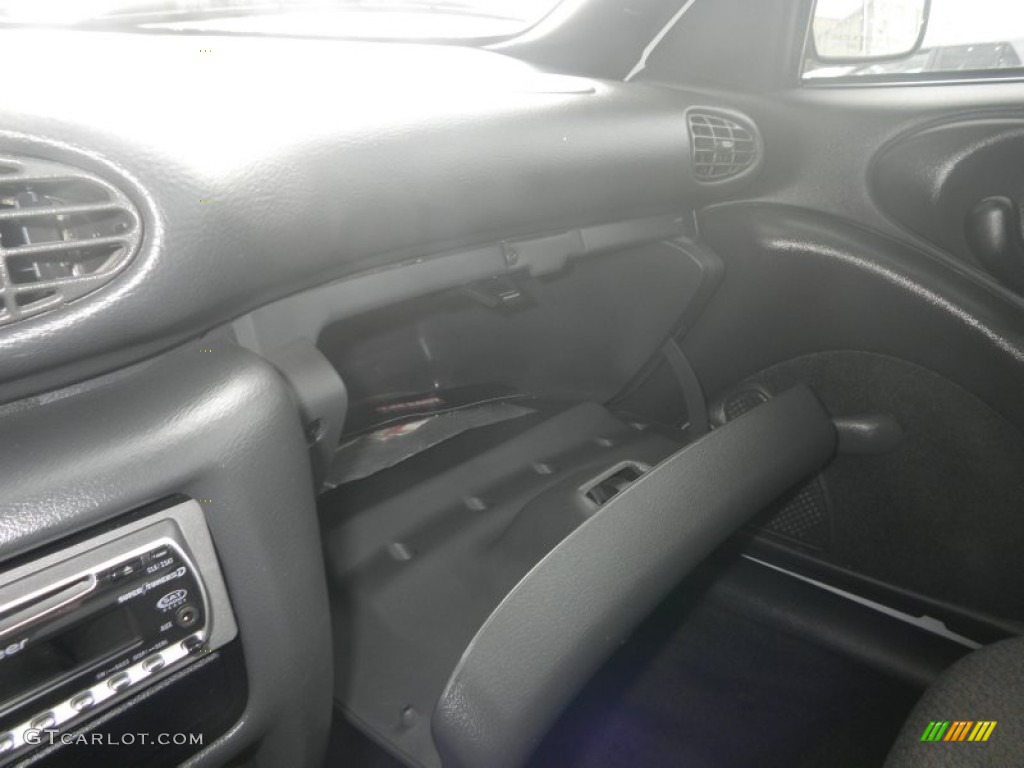 2002 Sunfire SE Coupe - Arctic White / Graphite photo #12