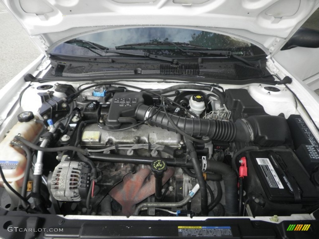 2002 Sunfire SE Coupe - Arctic White / Graphite photo #13
