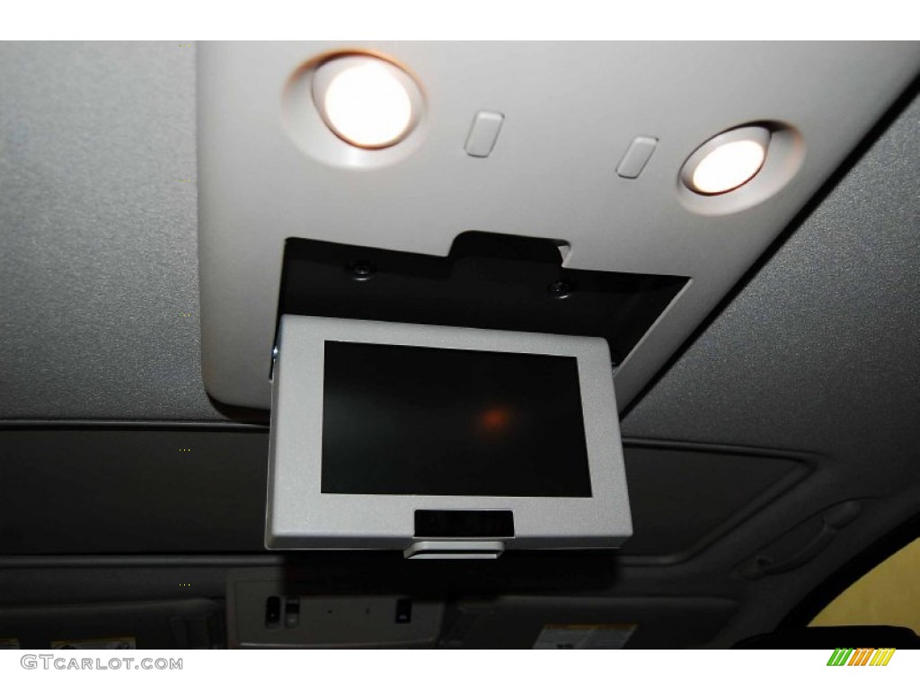 2011 Titan SL Crew Cab - Blizzard White / Charcoal photo #14