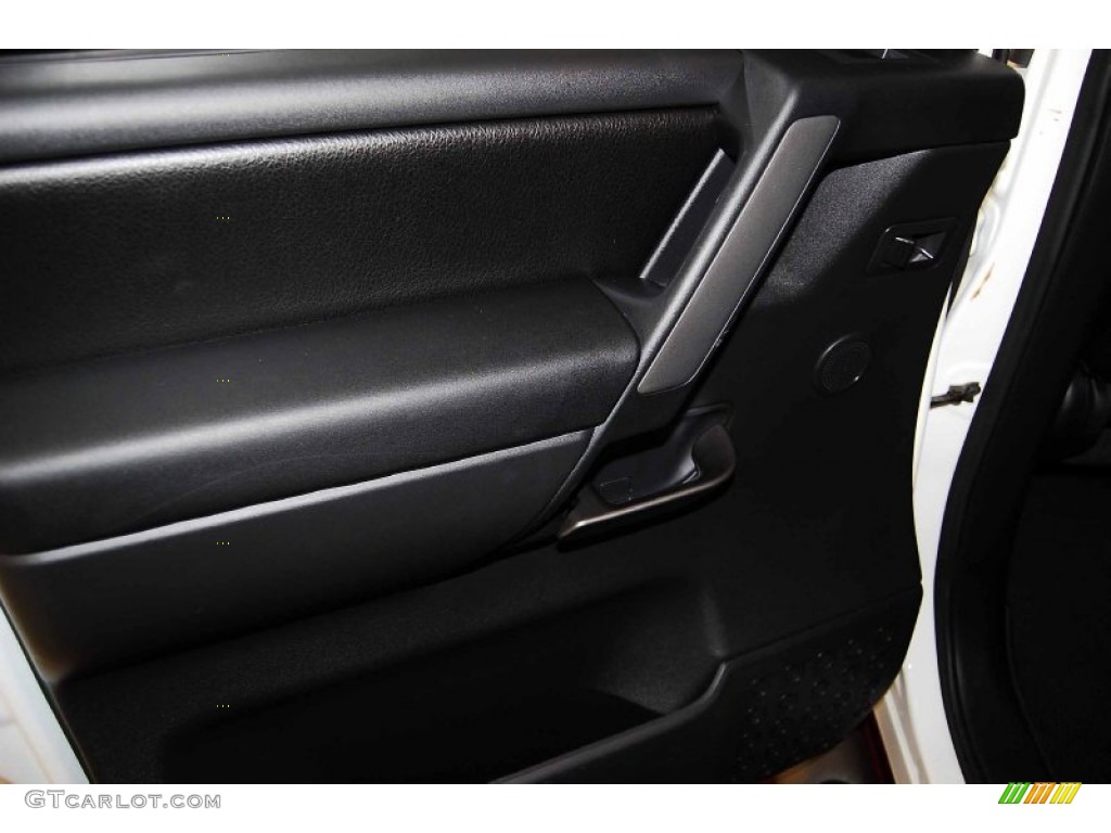 2011 Titan SL Crew Cab - Blizzard White / Charcoal photo #15