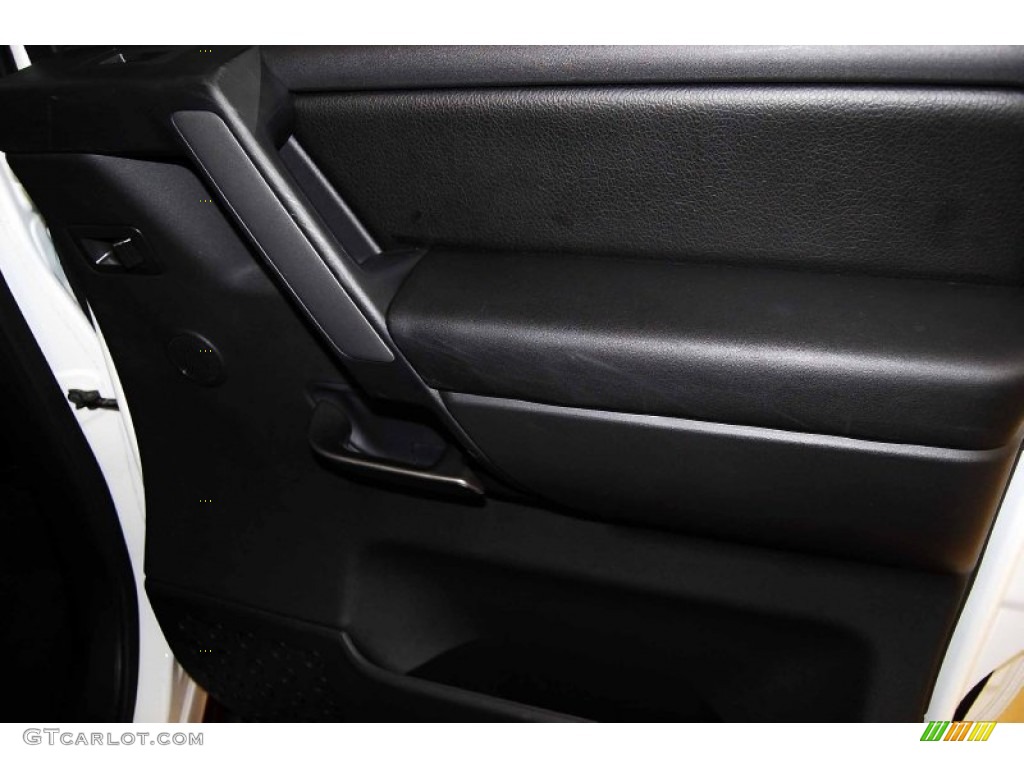 2011 Titan SL Crew Cab - Blizzard White / Charcoal photo #17