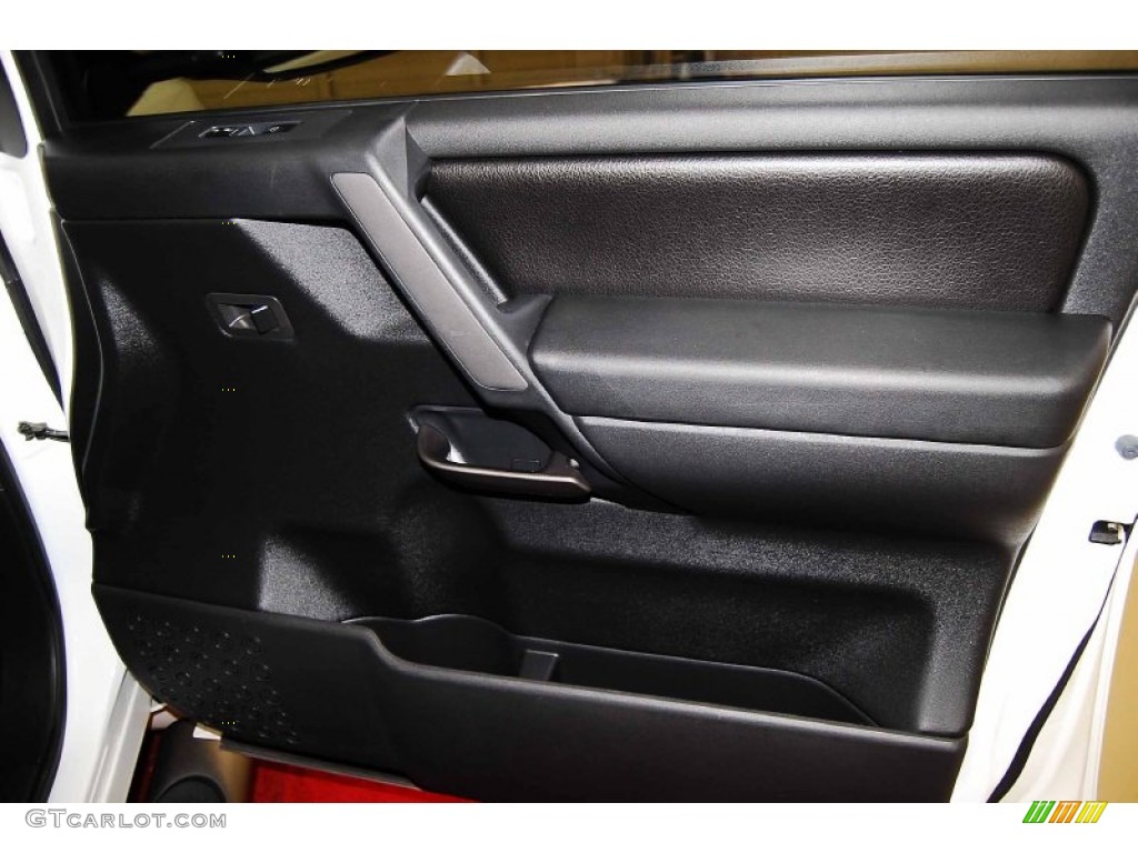 2011 Titan SL Crew Cab - Blizzard White / Charcoal photo #19