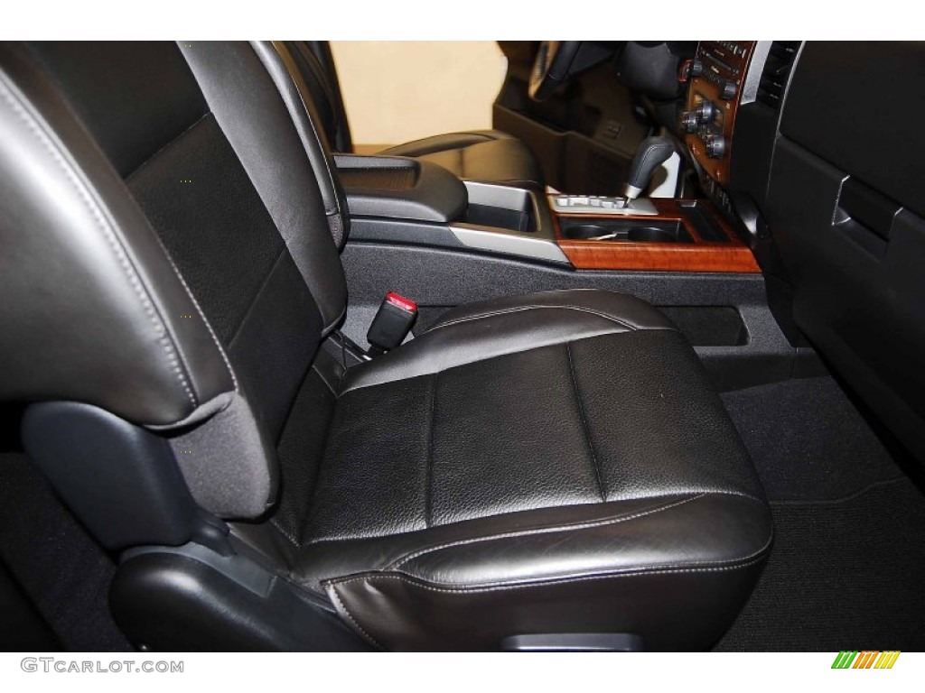 2011 Titan SL Crew Cab - Blizzard White / Charcoal photo #20