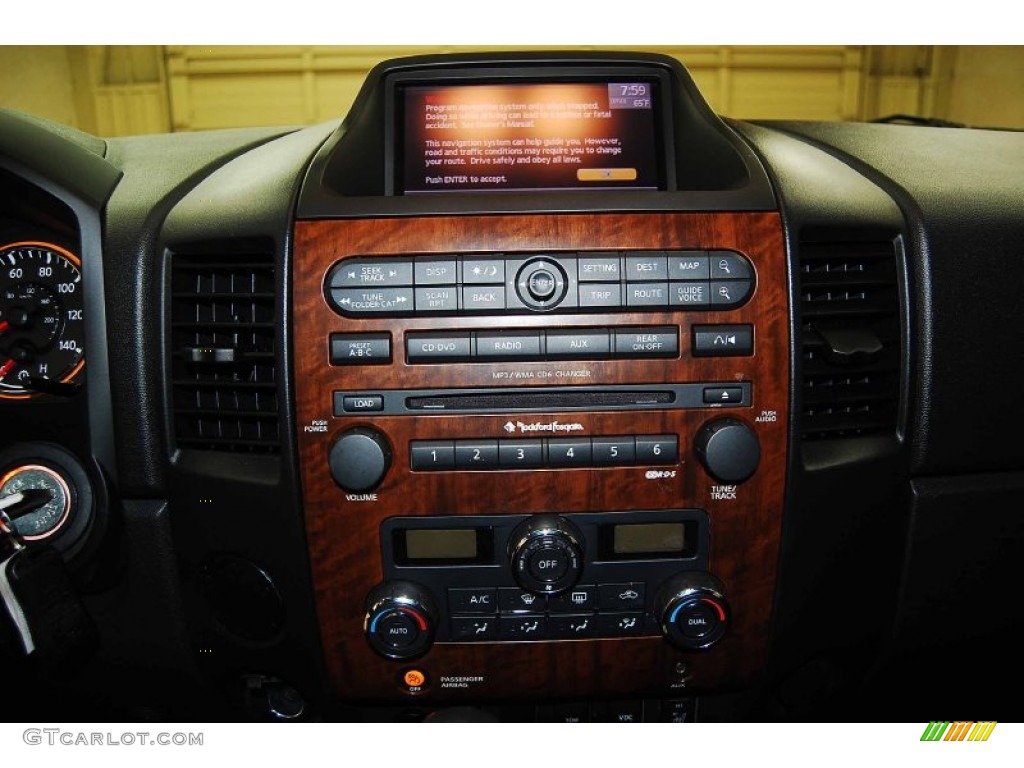 2011 Titan SL Crew Cab - Blizzard White / Charcoal photo #22