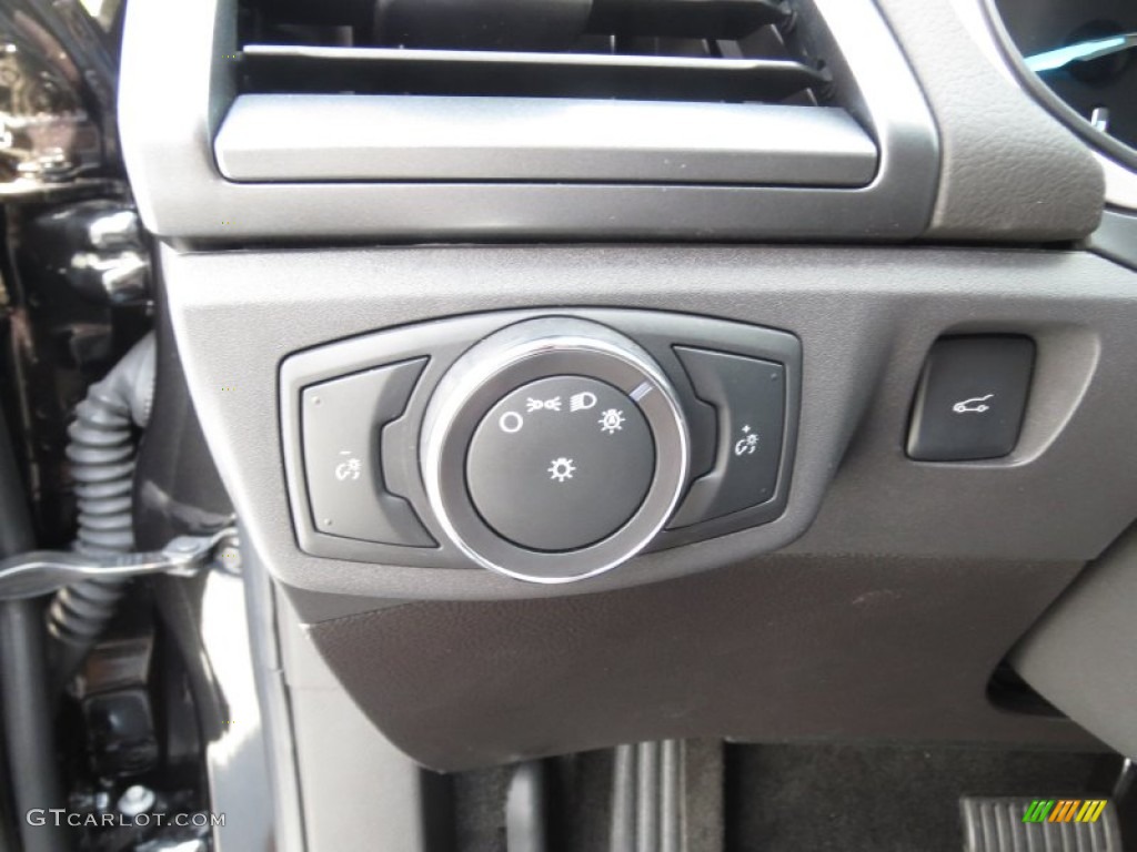 2013 Ford Fusion SE Controls Photo #72352794