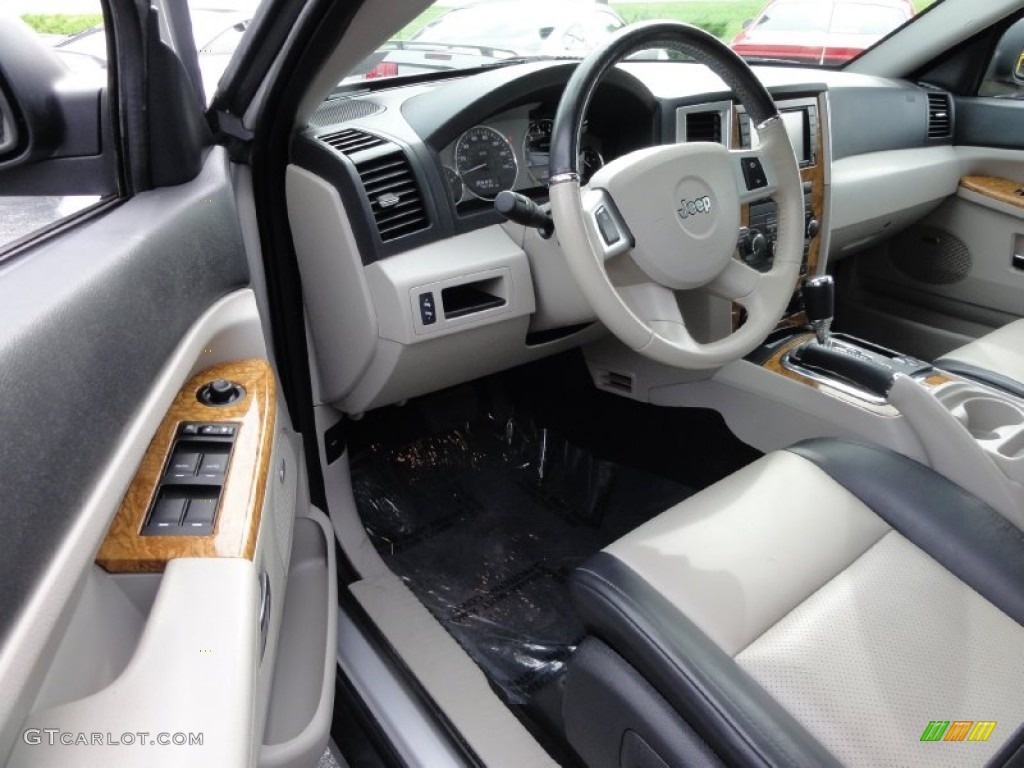 2008 Grand Cherokee Limited 4x4 - Bright Silver Metallic / Dark Khaki/Light Graystone photo #11