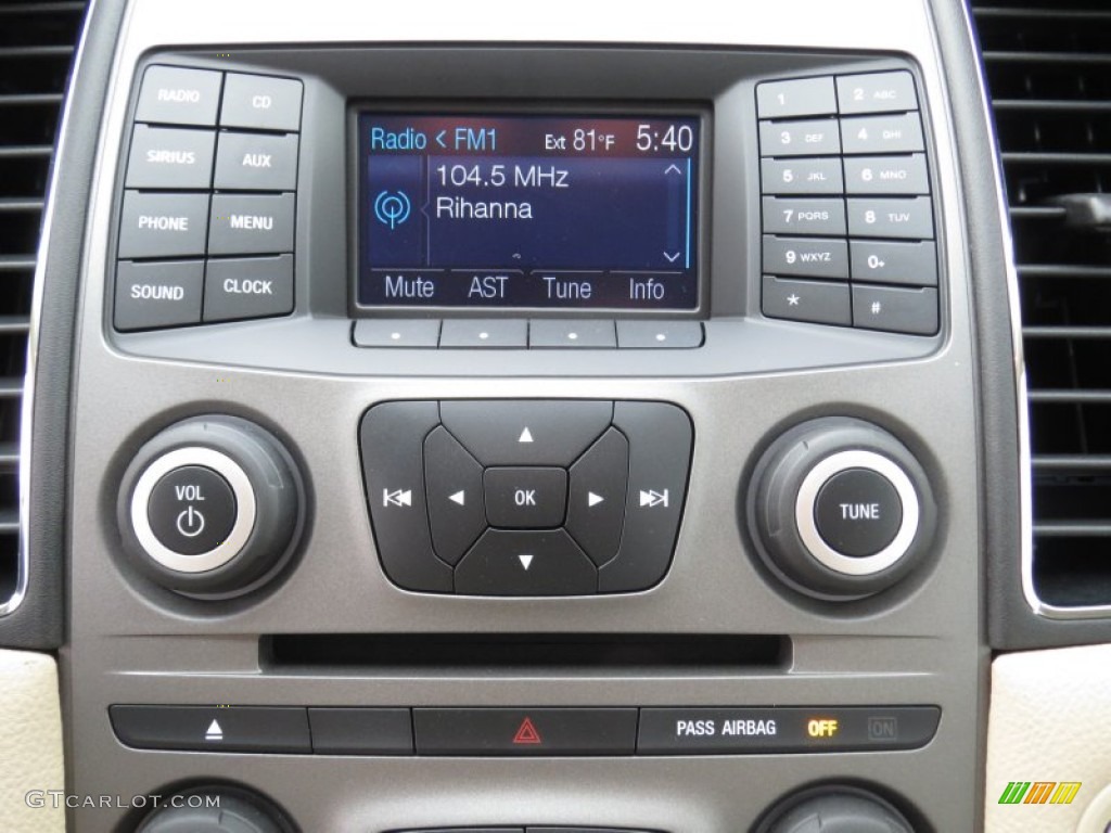 2013 Ford Taurus SE Controls Photo #72356355
