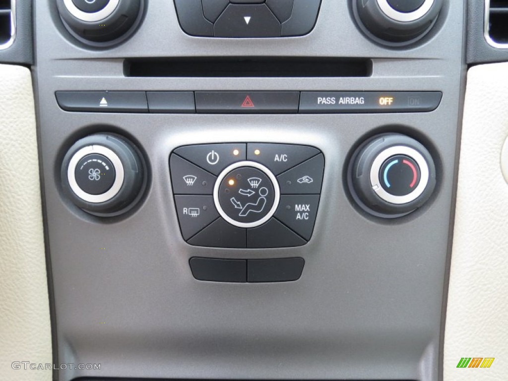 2013 Ford Taurus SE Controls Photo #72356379