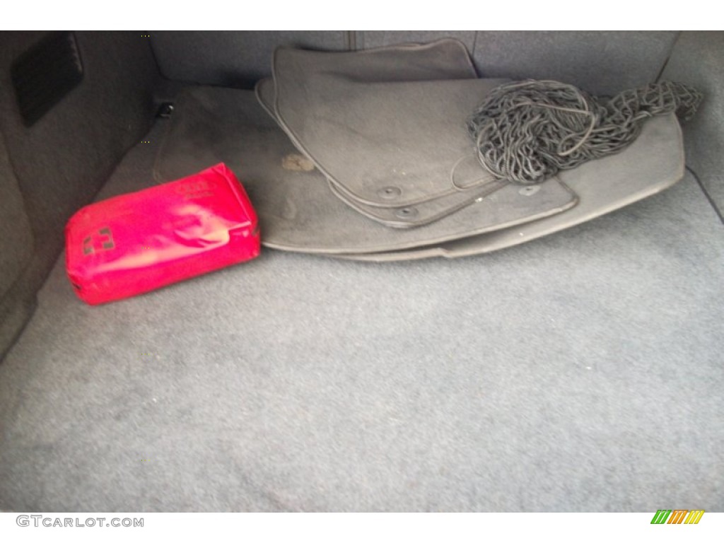 2001 Audi A6 4.2 quattro Sedan Trunk Photo #72365553