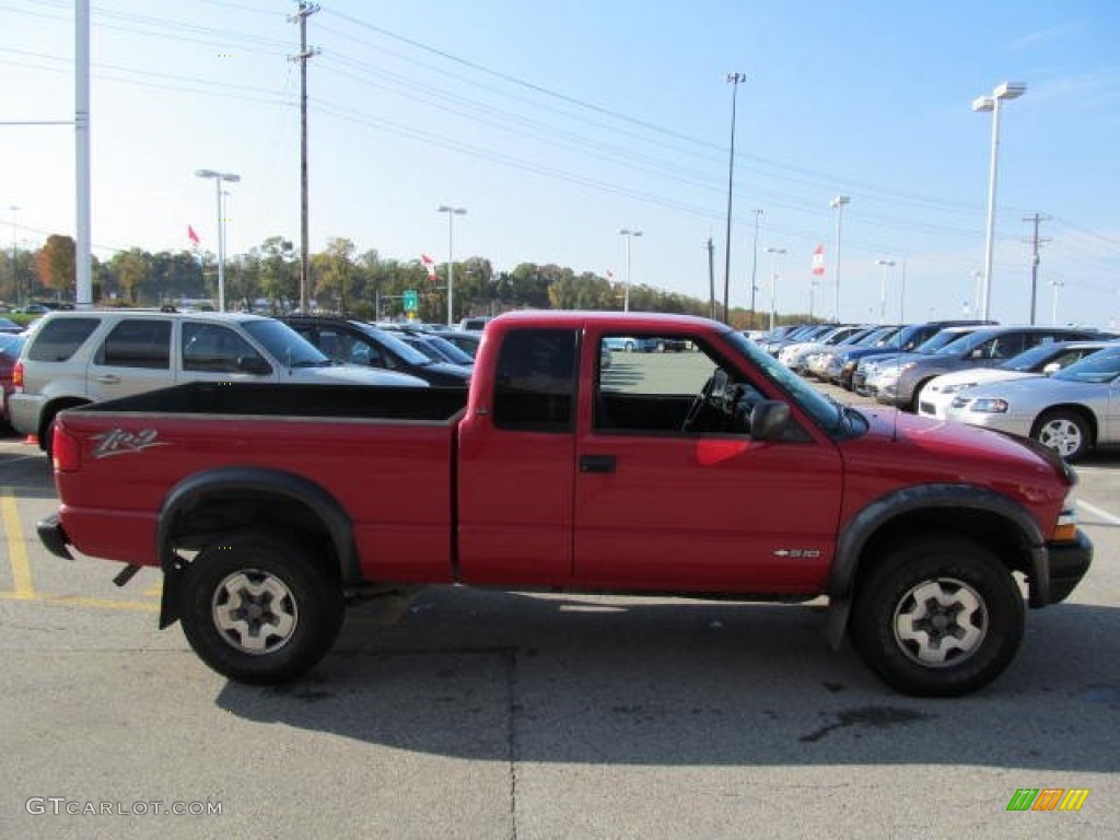 2003 S10 ZR2 Extended Cab 4x4 - Victory Red / Graphite photo #10