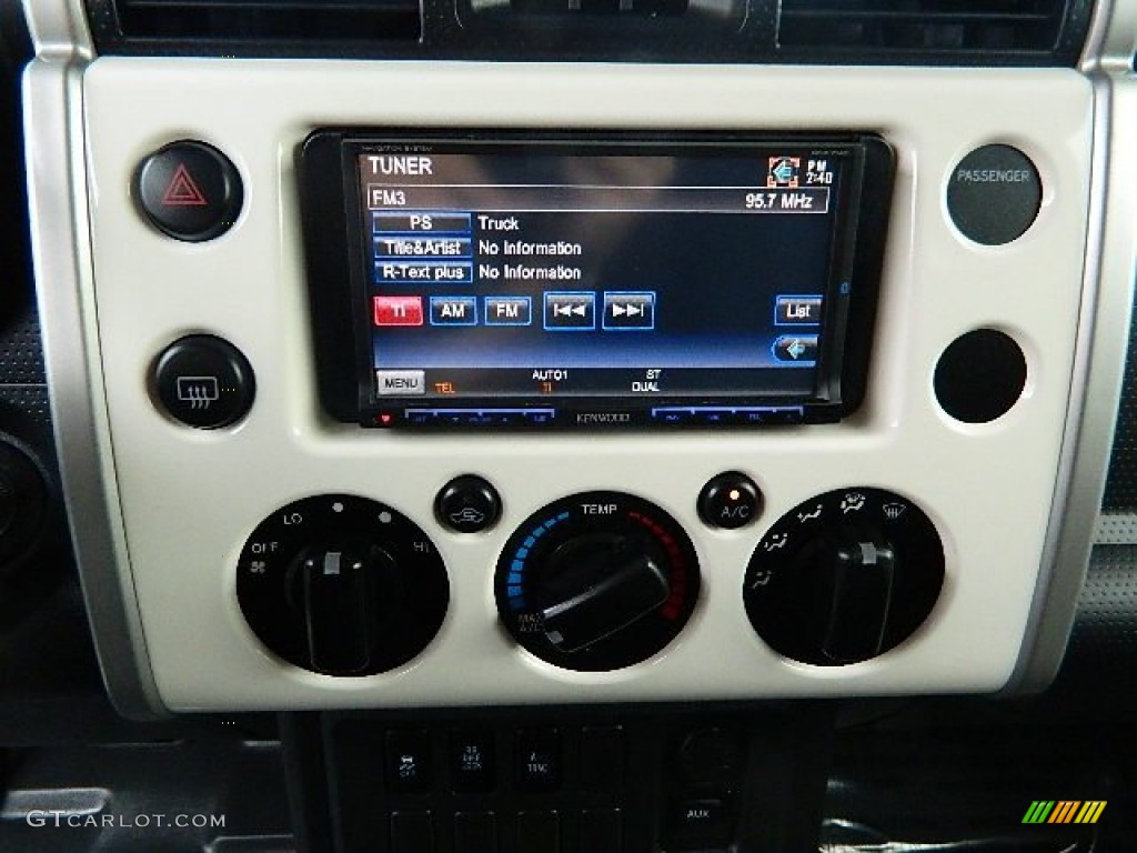 2010 Toyota FJ Cruiser 4WD Controls Photo #72367800