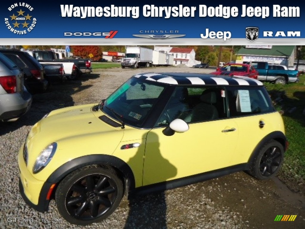 2004 Cooper S Hardtop - Liquid Yellow / Panther Black photo #1