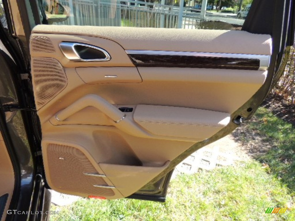 2013 Cayenne GTS - Umber Metallic / Luxor Beige photo #28