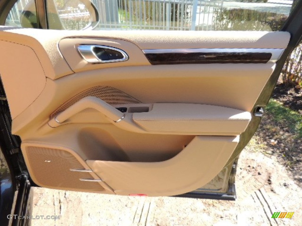 2013 Cayenne GTS - Umber Metallic / Luxor Beige photo #30