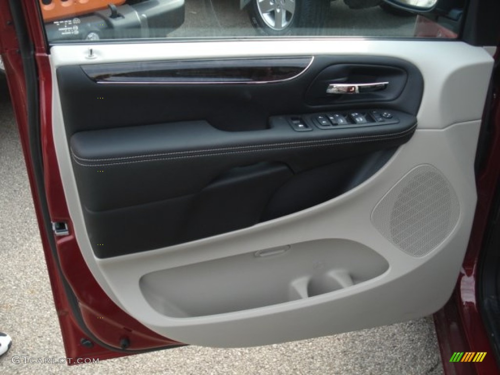 2013 Town & Country Touring - L - Deep Cherry Red Crystal Pearl / Black/Light Graystone photo #12