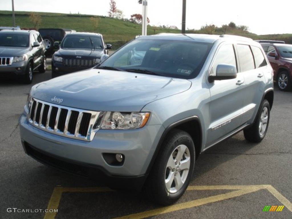 2013 Grand Cherokee Laredo X Package 4x4 - Winter Chill Pearl / Black photo #2