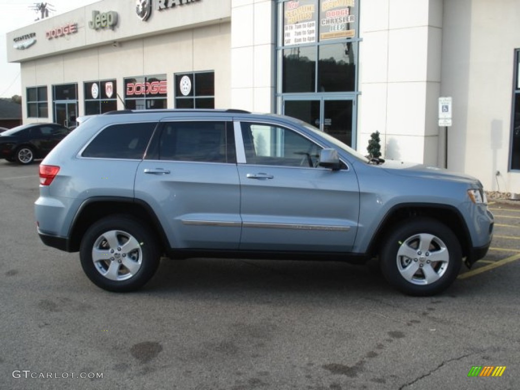 2013 Grand Cherokee Laredo X Package 4x4 - Winter Chill Pearl / Black photo #5