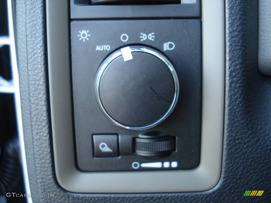 2012 Dodge Ram 2500 HD SLT Crew Cab 4x4 Controls Photo #72377712