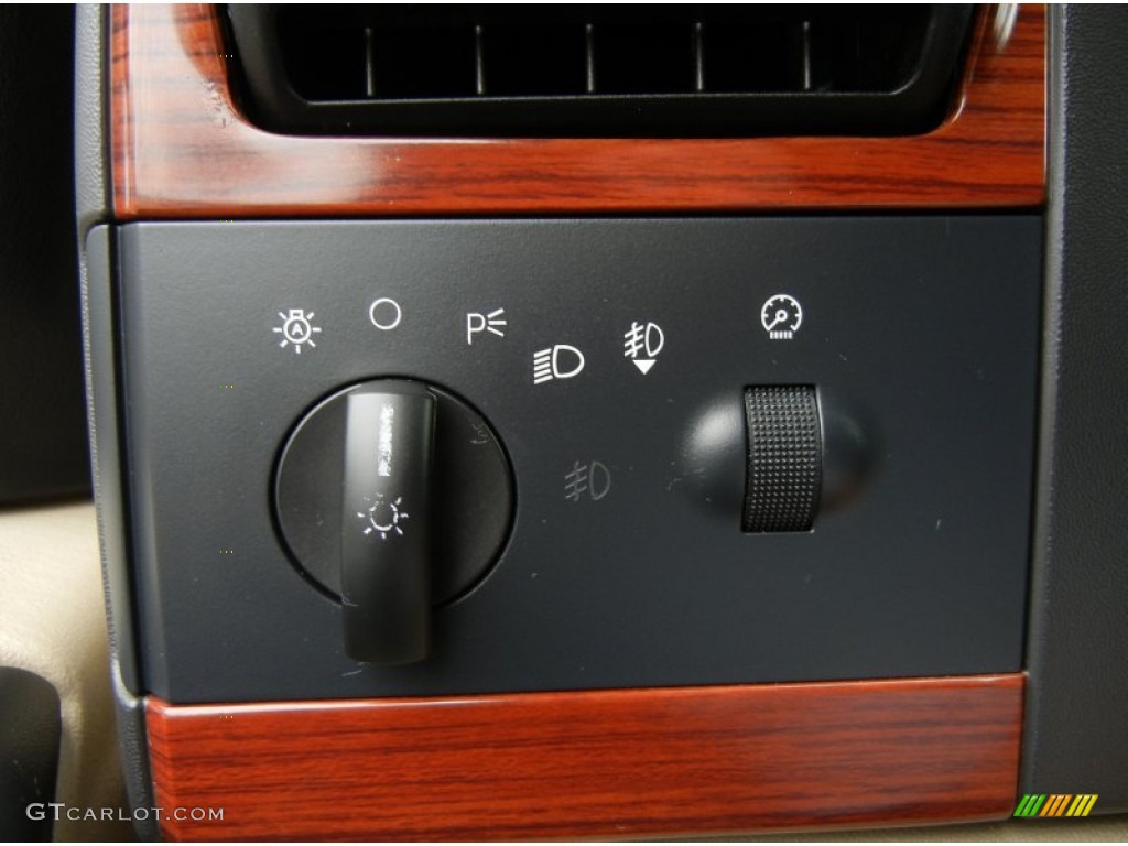 2006 Ford F350 Super Duty Lariat SuperCab 4x4 Controls Photo #72379551