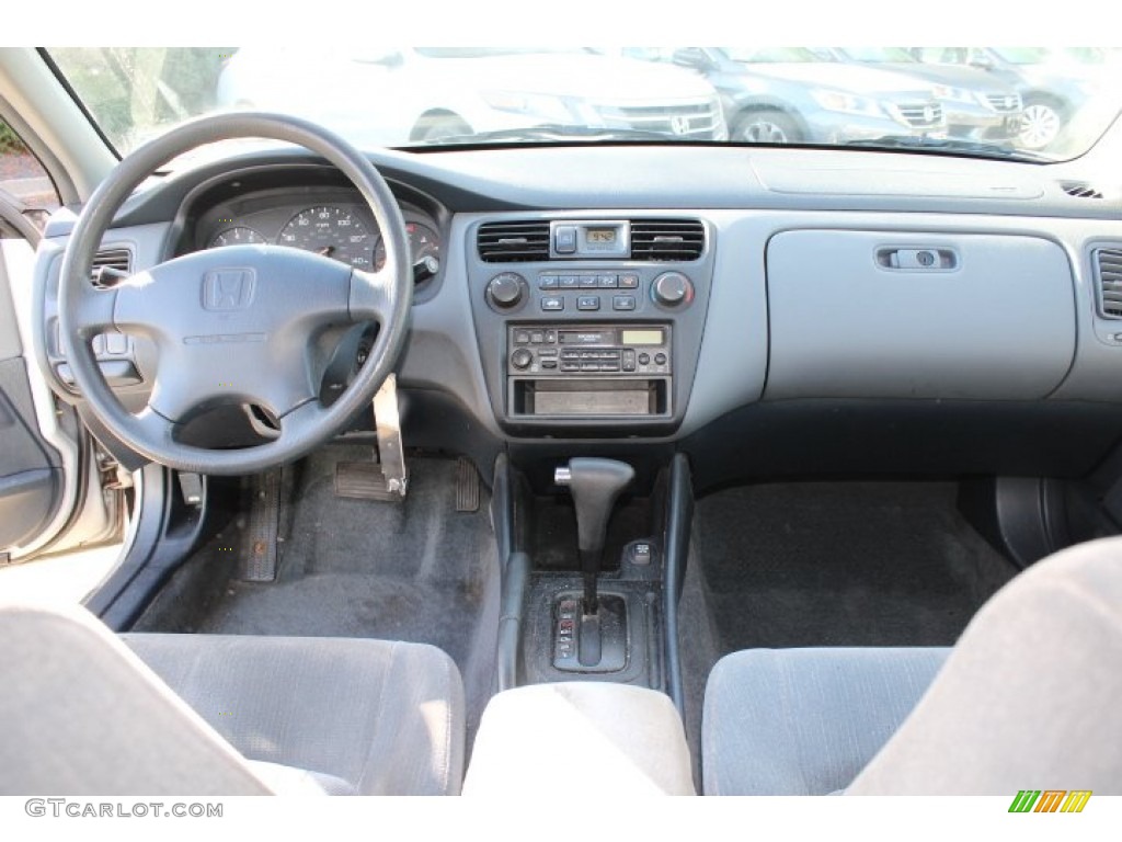 2000 Honda Accord DX Sedan Quartz Dashboard Photo #72379932