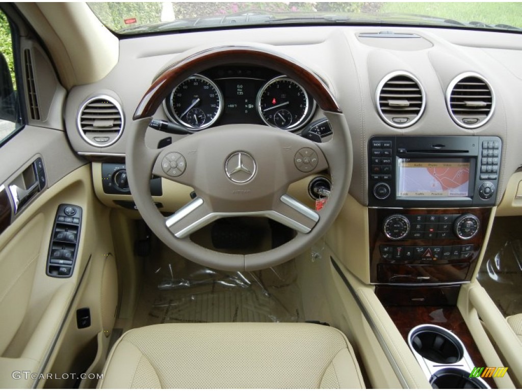 2012 Mercedes-Benz GL 550 4Matic Dashboard Photos