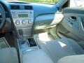 Super White - Camry LE Photo No. 18