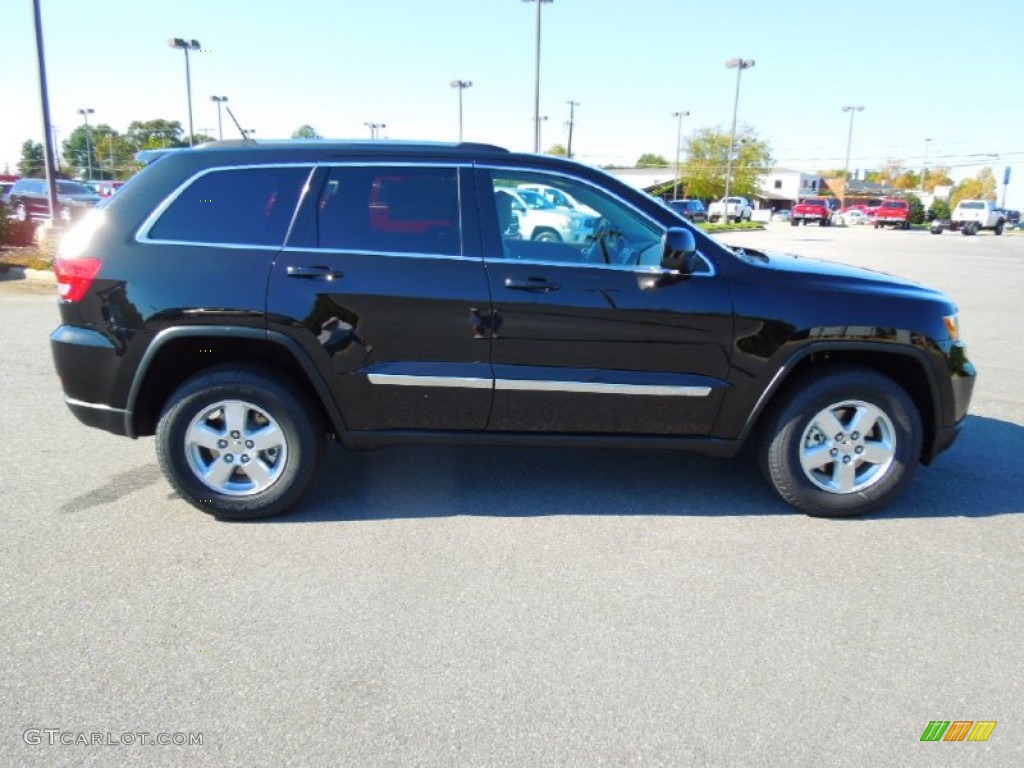 2013 Grand Cherokee Laredo - Brilliant Black Crystal Pearl / Dark Graystone/Medium Graystone photo #6