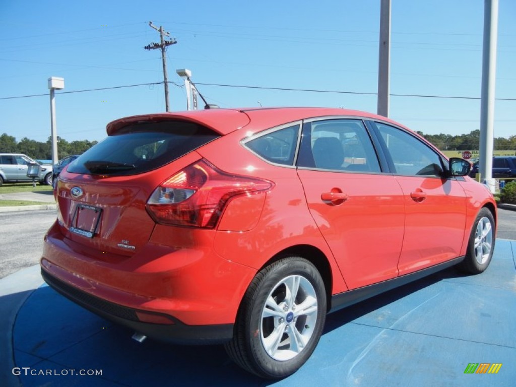 2013 Focus SE Hatchback - Race Red / Medium Light Stone photo #3