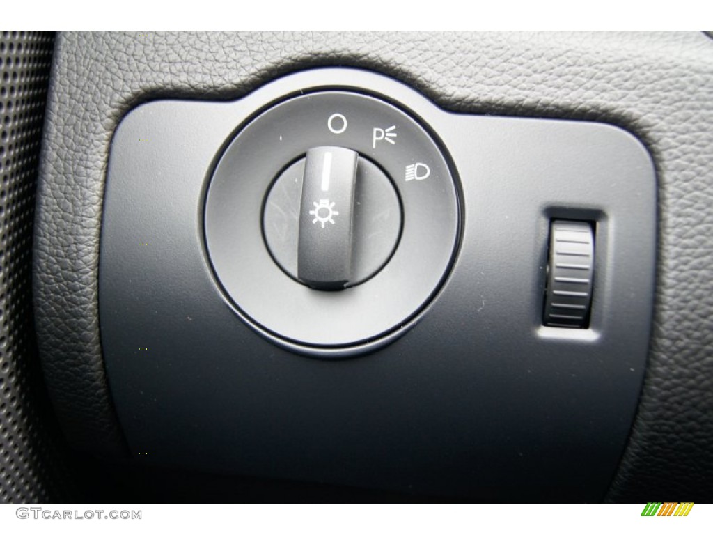 2013 Ford Mustang V6 Coupe Controls Photo #72393375