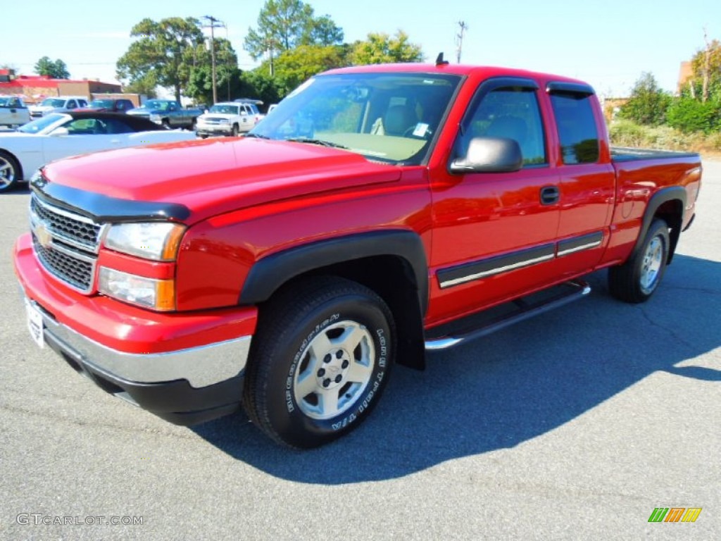 2006 Silverado 1500 LT Extended Cab 4x4 - Victory Red / Tan photo #2