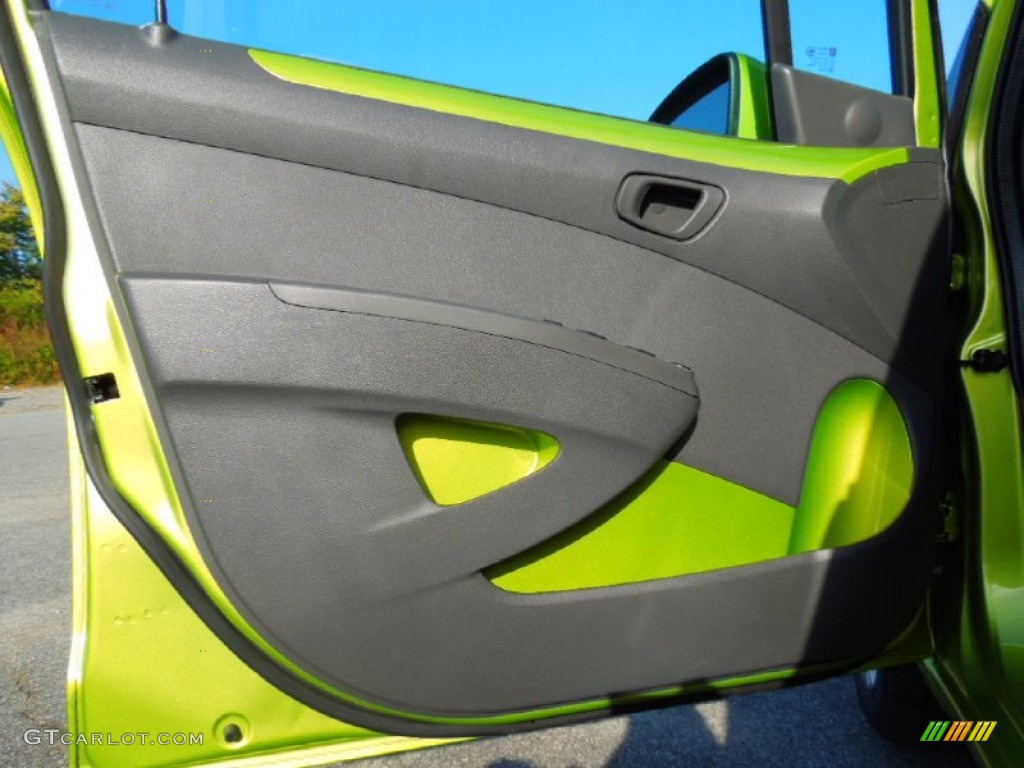 2013 Chevrolet Spark LT Green/Green Door Panel Photo #72394422