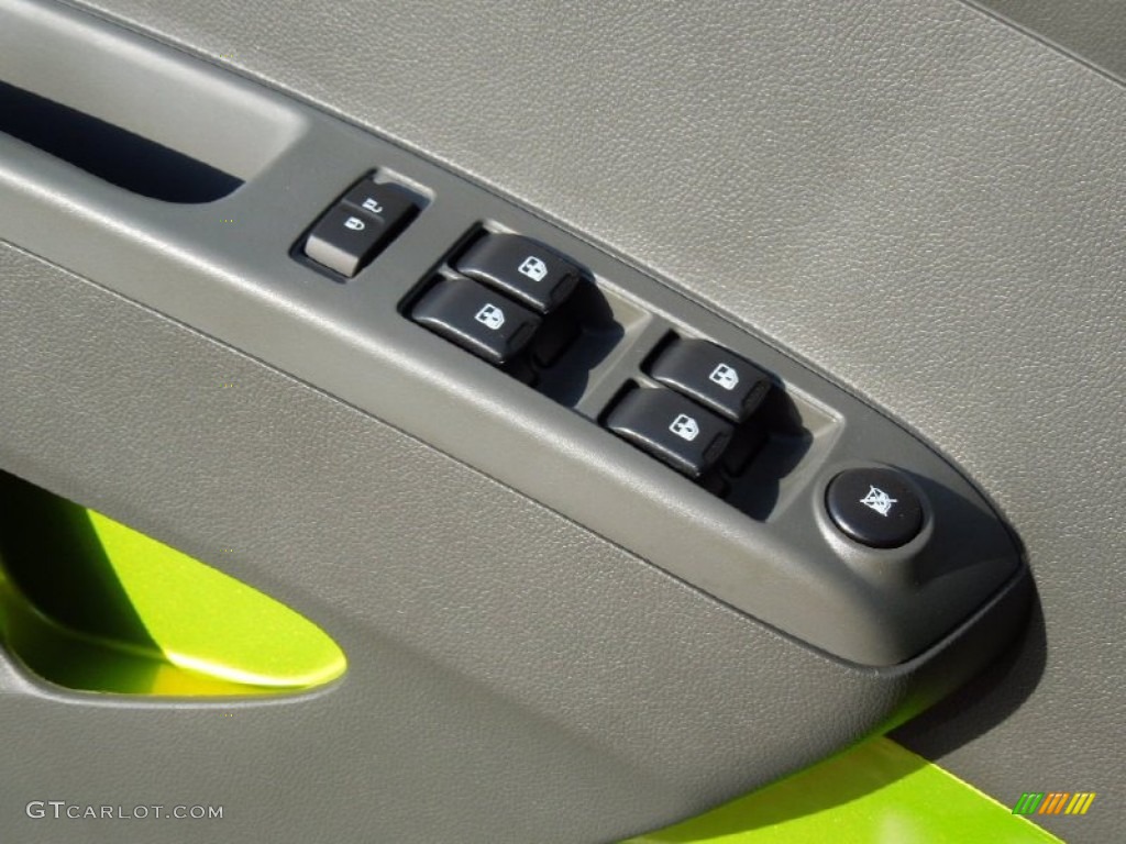 2013 Chevrolet Spark LT Controls Photo #72394431