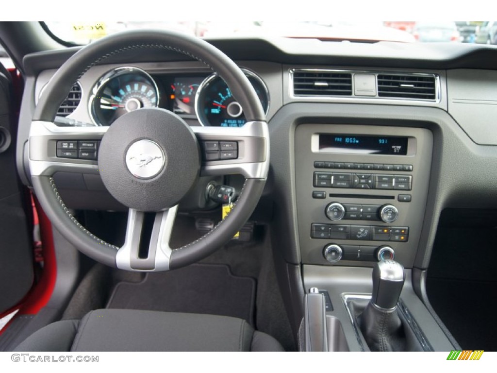 2013 Ford Mustang V6 Coupe Charcoal Black Dashboard Photo #72394473