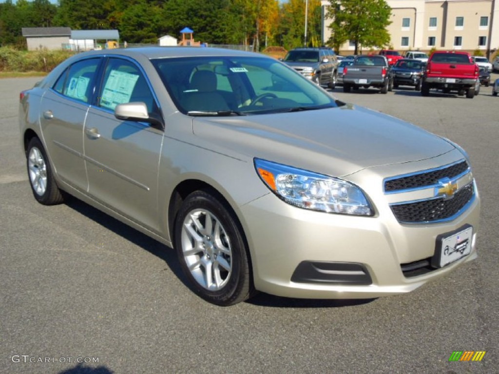 Champagne Silver Metallic Chevrolet Malibu