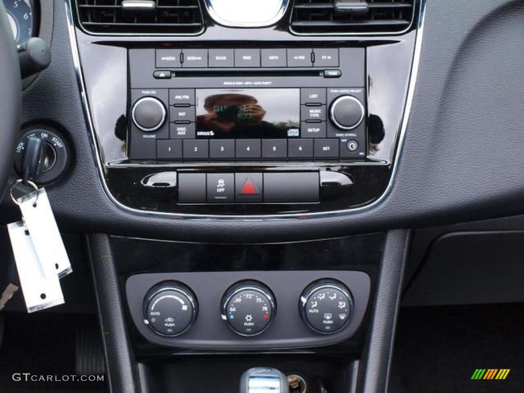 2013 Chrysler 200 Touring Convertible Controls Photo #72399650