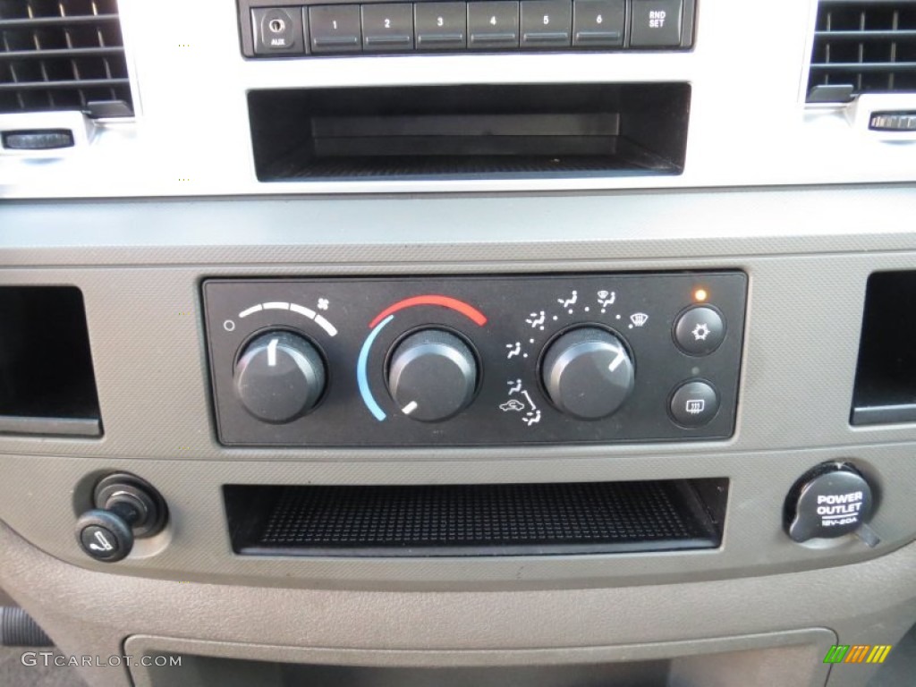 2007 Dodge Ram 2500 ST Quad Cab Controls Photo #72400070