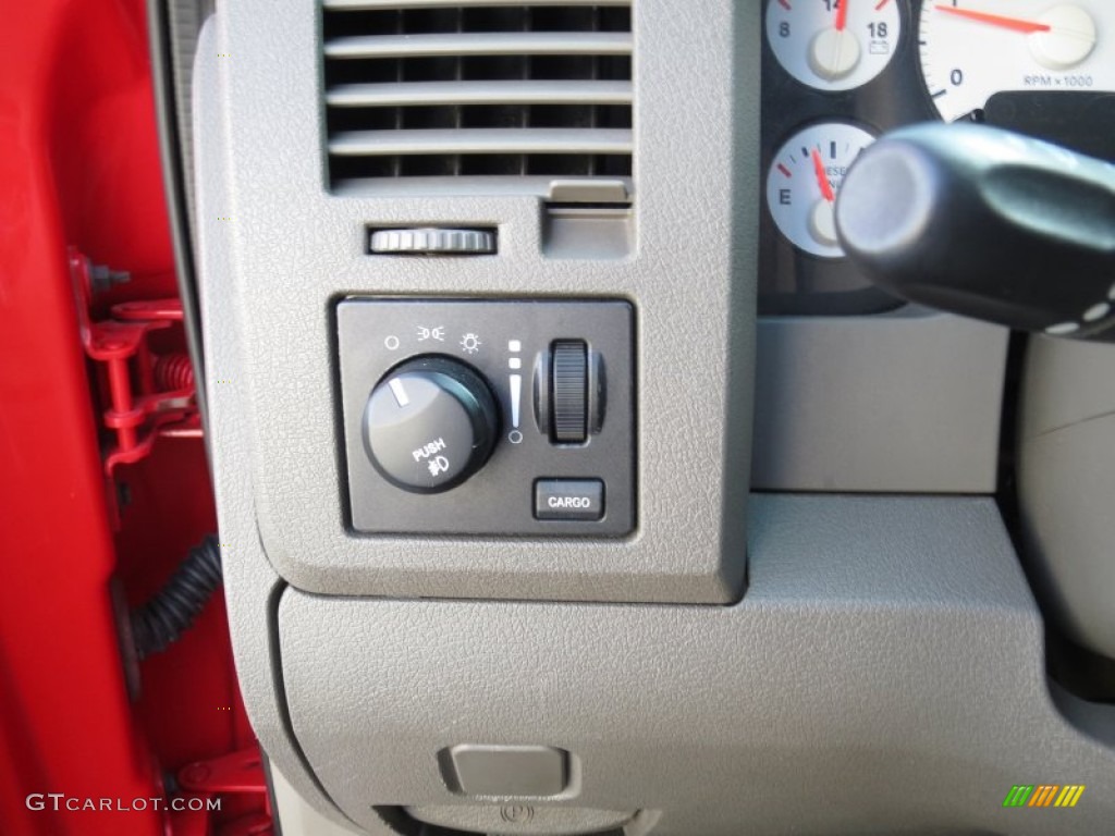 2007 Dodge Ram 2500 ST Quad Cab Controls Photo #72400190