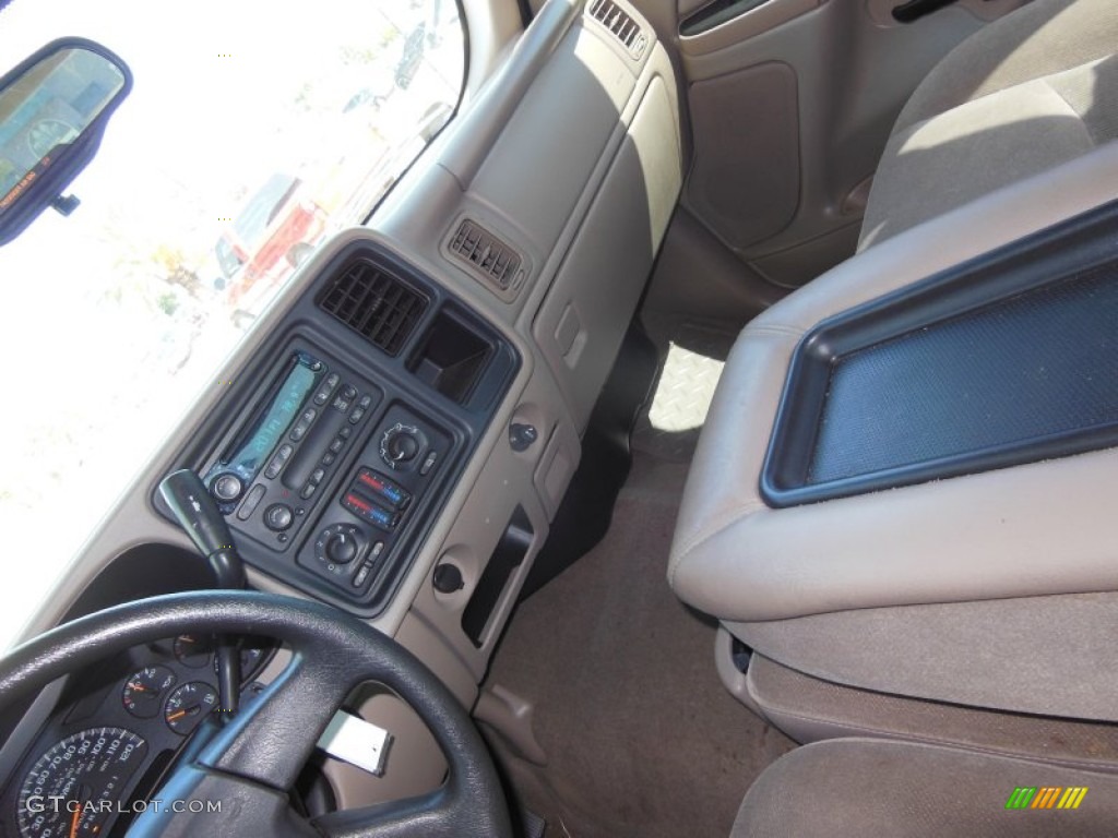 2007 Sierra 1500 Classic SL Crew Cab - Medium Green Metallic / Neutral photo #20