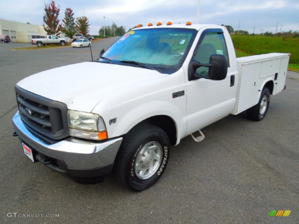 2002 F350 Super Duty XL Regular Cab Chassis Utility - Oxford White / Medium Parchment photo #1