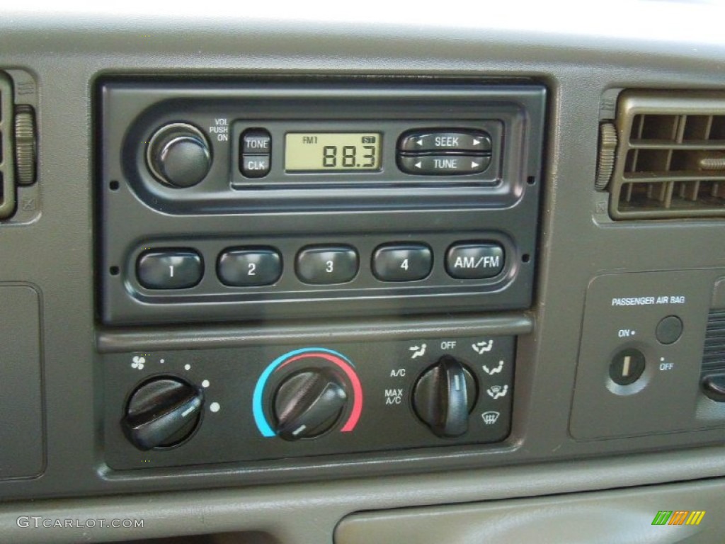 2002 Ford F350 Super Duty XL Regular Cab Chassis Utility Controls Photo #72401680