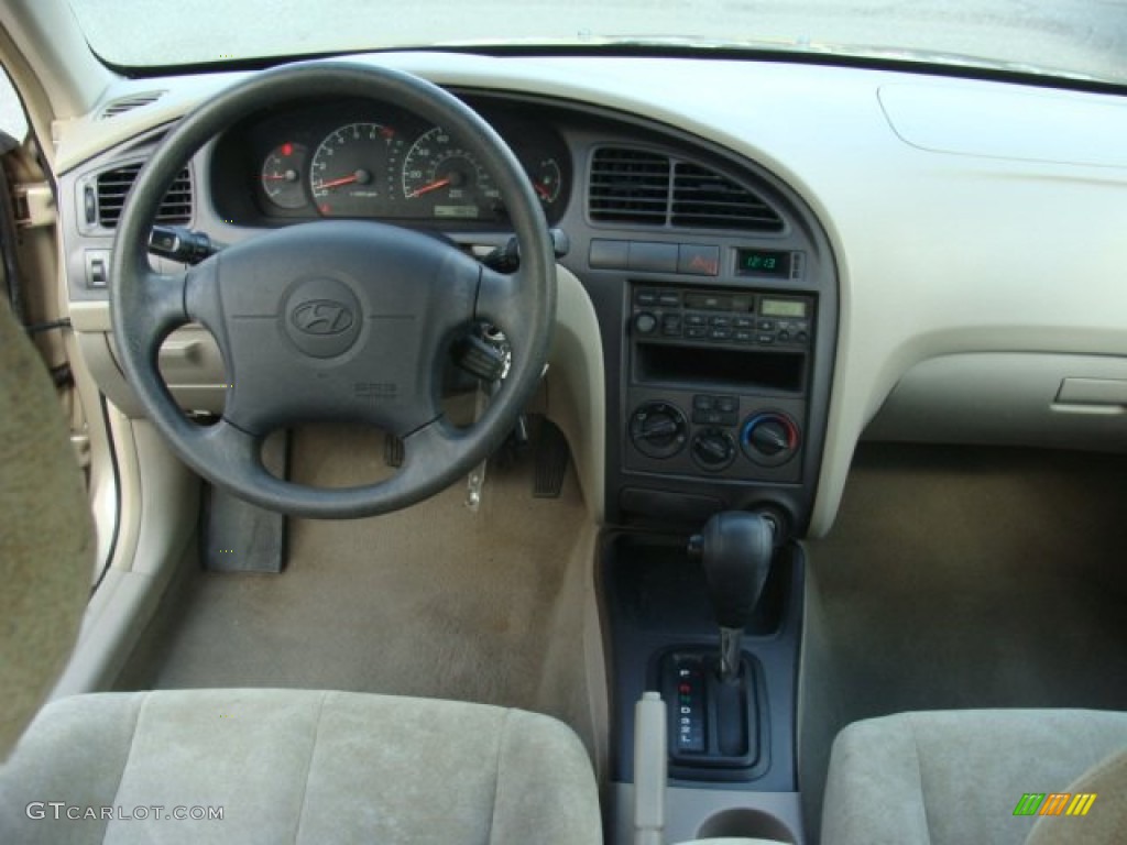 2002 Elantra GLS Sedan - Champagne Beige / Beige photo #10