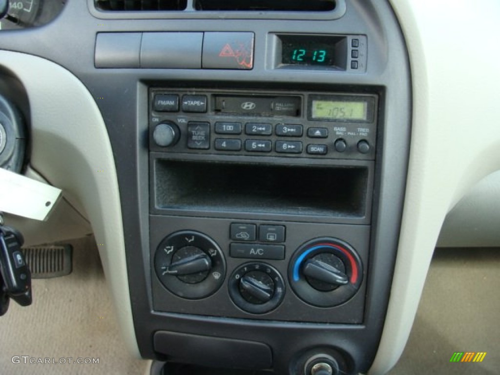 2002 Elantra GLS Sedan - Champagne Beige / Beige photo #13
