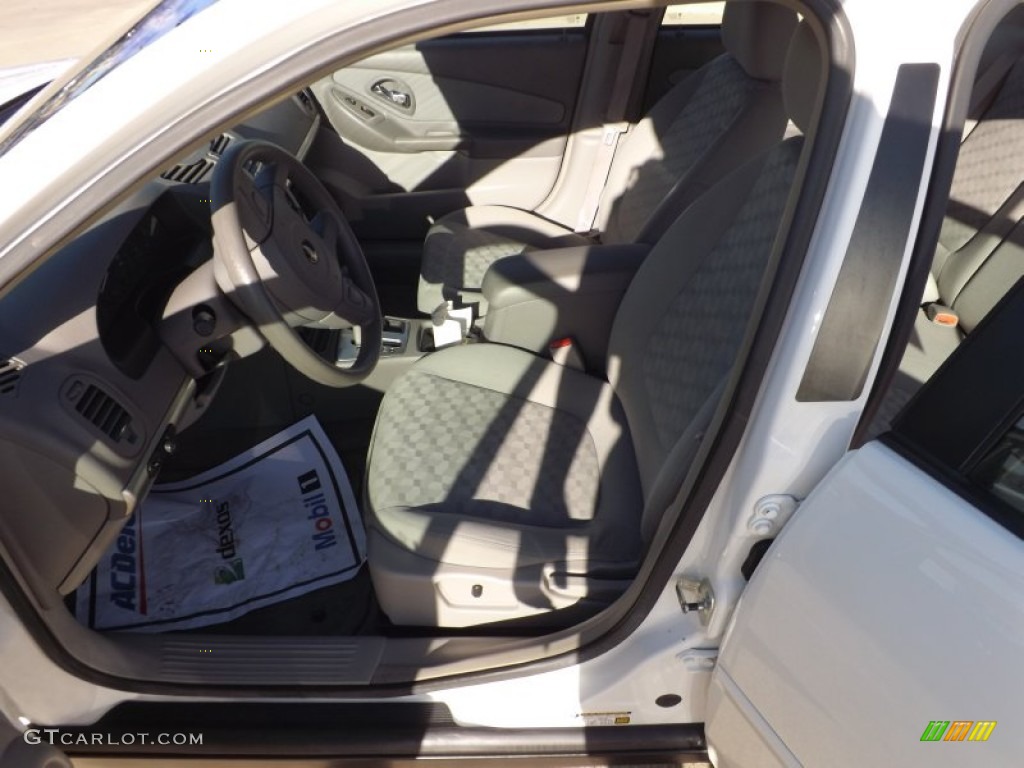 2005 Malibu LS V6 Sedan - White / Gray photo #12