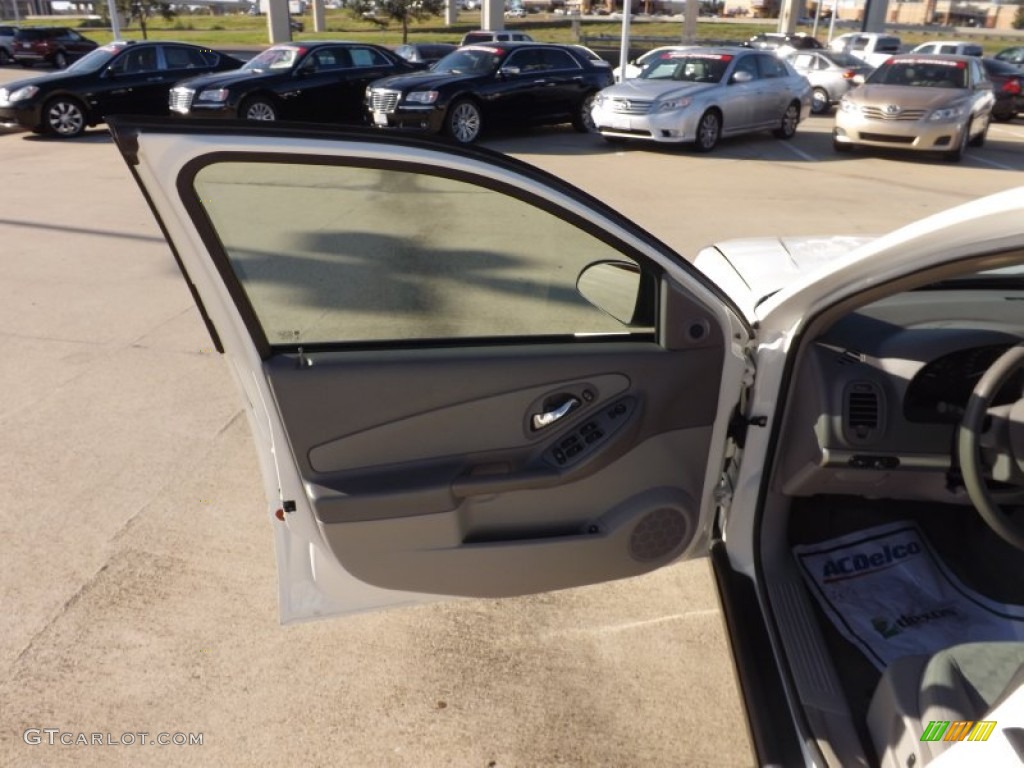 2005 Malibu LS V6 Sedan - White / Gray photo #14